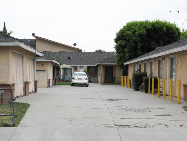 10806 A,B Elliott Ave in South El Monte, CA - Foto de edificio - Building Photo