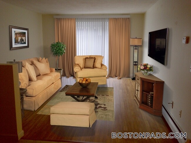 230 Babcock St, Unit 3B in Brookline, MA - Building Photo - Building Photo