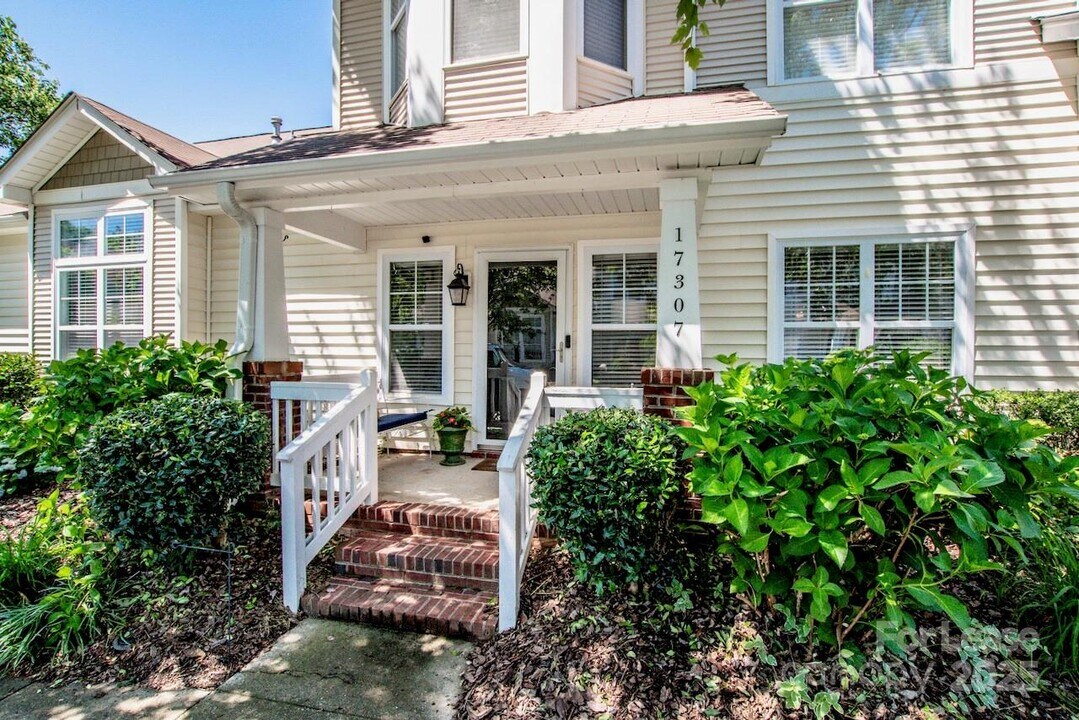 17307 Villanova Rd in Huntersville, NC - Building Photo