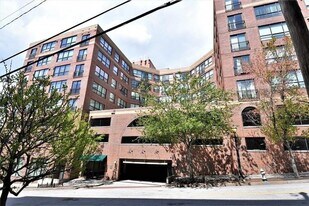 115 W Peachtree Pl NW, Unit 418 in Atlanta, GA - Building Photo