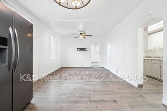 2410 Collins St in McKeesport, PA - Building Photo - Building Photo