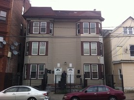 775 E 19th St in Paterson, NJ - Building Photo