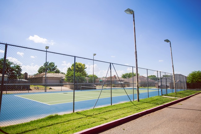 Quail Creek Apartments and Duplexes in Amarillo, TX - Building Photo - Building Photo