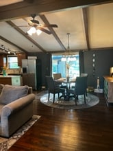 5610 N Highland Ave in Gladstone, MO - Building Photo - Building Photo