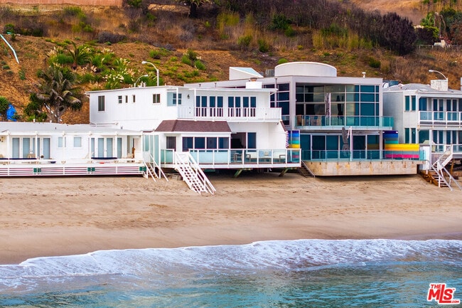 21938 Pacific Coast Hwy in Malibu, CA - Building Photo - Building Photo