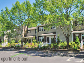 Fairfield Village At Middle Island in Middle Island, NY - Building Photo - Building Photo