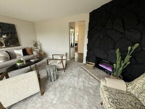 1225 Hooke Rd NW in Edmonton, AB - Building Photo - Building Photo