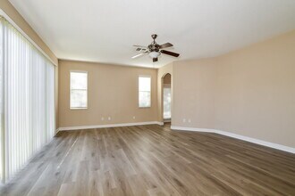 16208 Birchwood Way, Unit 33 in Orlando, FL - Building Photo - Building Photo