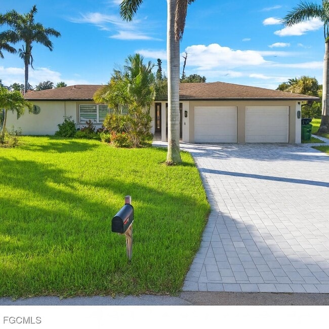 2232 SE 27th St in Cape Coral, FL - Building Photo - Building Photo