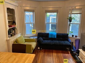 10 Cambridge Ter in Cambridge, MA - Building Photo