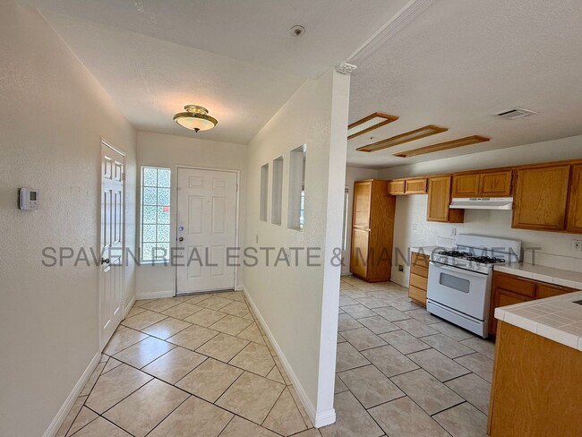 7689 Canberra Way in Riverside, CA - Building Photo - Building Photo