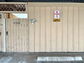 11525 Beechnut St in Houston, TX - Building Photo - Building Photo