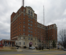 The Alms in Cincinnati, OH - Building Photo - Building Photo