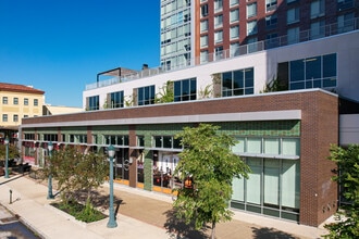 Everly on The Loop in St. Louis, MO - Foto de edificio - Building Photo