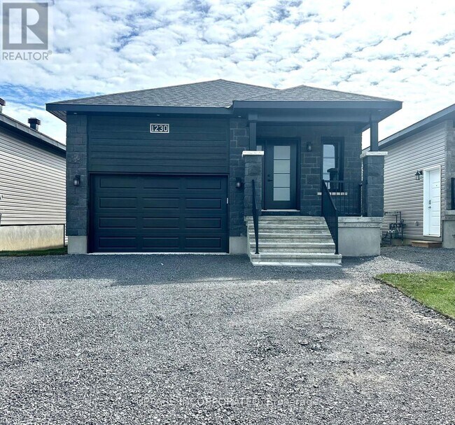 1230 Montblanc Cres in Russell, ON - Building Photo - Building Photo