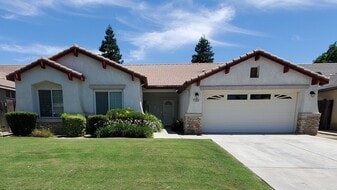 11015 Claro De Luna Dr in Bakersfield, CA - Building Photo