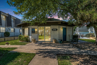 Bison Ridge Apartments in Lawton, OK - Building Photo - Building Photo