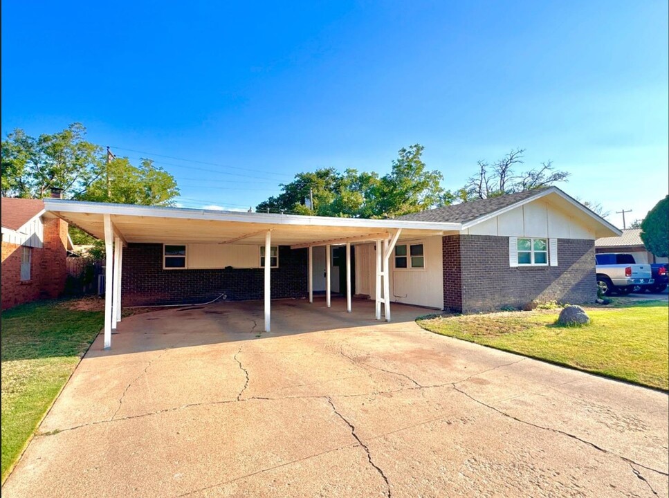 5517 17th Pl in Lubbock, TX - Building Photo