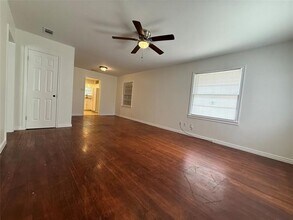 3205 Elva Ave in Dallas, TX - Building Photo - Building Photo