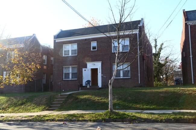 3915 R St SE