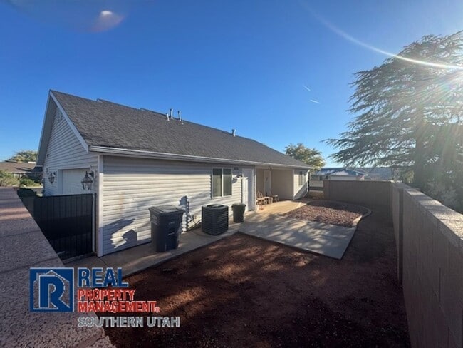 1345 Santa Clara Pkwy in Santa Clara, UT - Building Photo - Building Photo