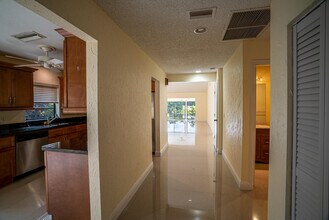 8410 Cypress Ln in Boca Raton, FL - Building Photo - Building Photo