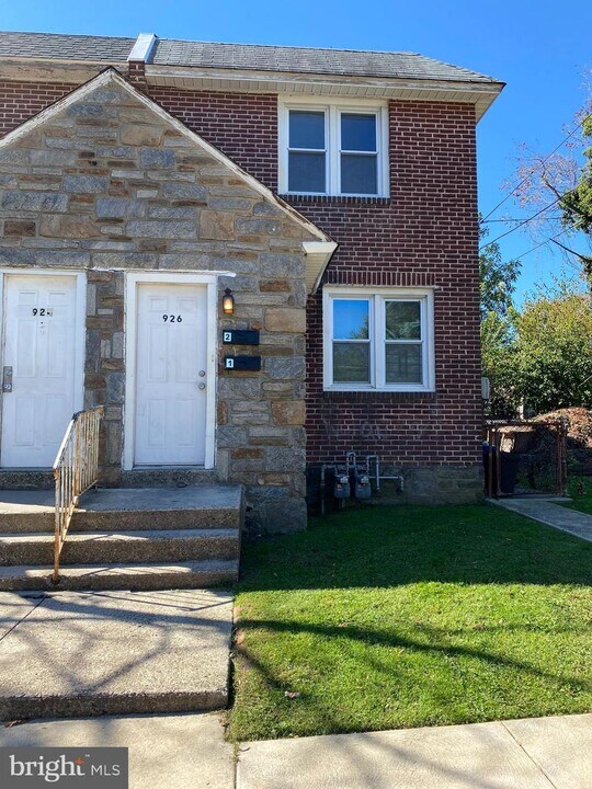 926 Booth St in Chester, PA - Building Photo