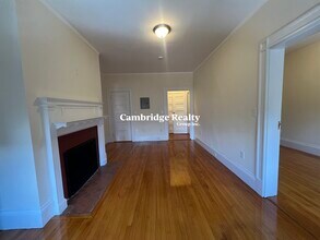 10 Ware St, Unit 307T in Cambridge, MA - Foto de edificio - Building Photo