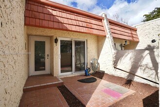 6555 NW 99th Ave in Tamarac, FL - Building Photo - Building Photo