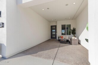 2252 E South Mountain Ave in Phoenix, AZ - Building Photo - Building Photo