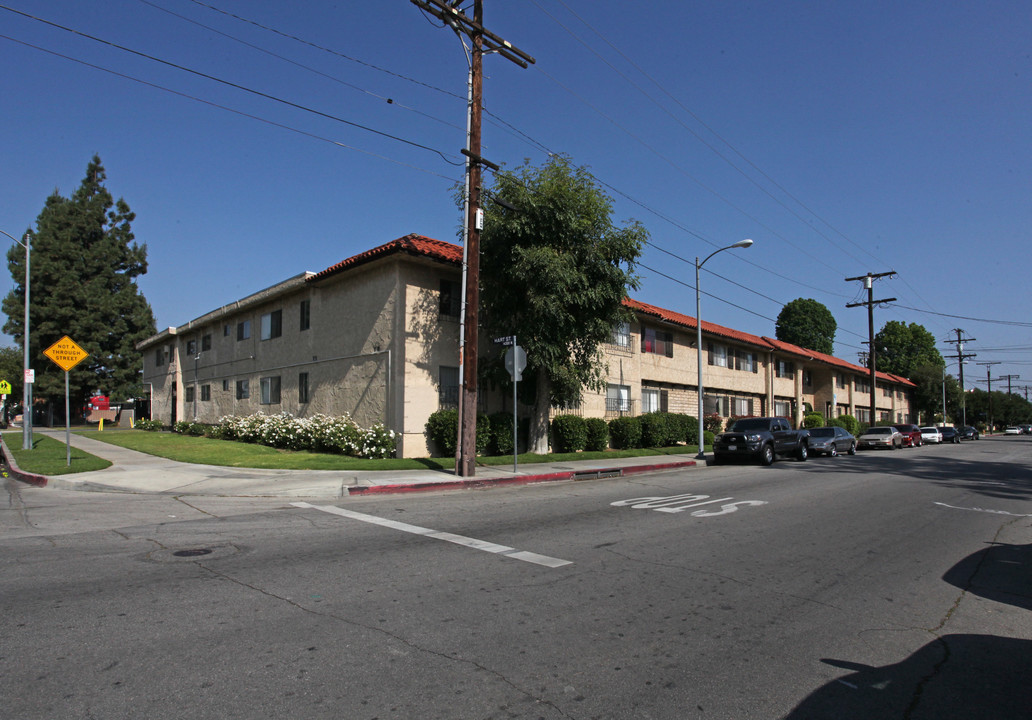 Palencia Apartments in Van Nuys, CA - Building Photo