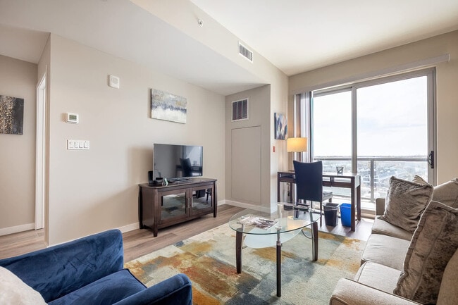 880 Pacific St in Stamford, CT - Building Photo - Building Photo