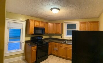 906 W Lackawanna Ave, Unit 906 -2nd floor in Blakely, PA - Building Photo - Building Photo