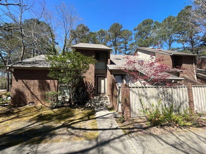 1 Gardenwood Ct in Columbia, SC - Building Photo