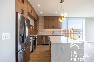 2355 W Flournoy St, Unit 202 in Chicago, IL - Foto de edificio - Building Photo