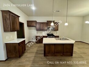 2404 Finesilver Ln in Oklahoma City, OK - Building Photo - Building Photo