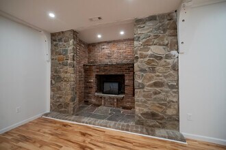 10 Wampanoag Trl, Unit Unit3 in Riverside, RI - Building Photo - Building Photo
