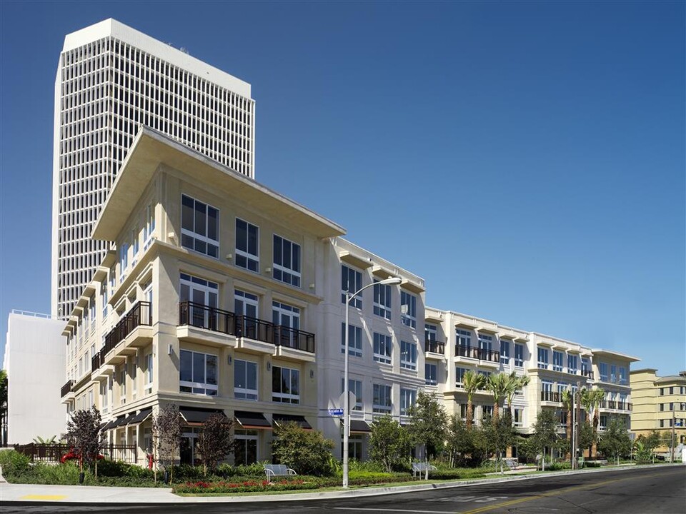 mResidences Miracle Mile in Los Angeles, CA - Building Photo