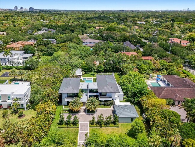 6255 SW 110th St in Pinecrest, FL - Building Photo - Building Photo