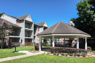 McAlister in Webster, TX - Foto de edificio - Building Photo