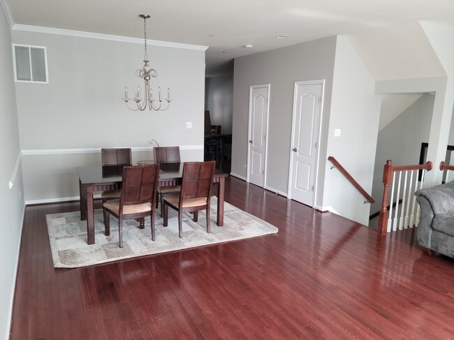7152 Hummingbird Dr in Glen Burnie, MD - Building Photo - Building Photo