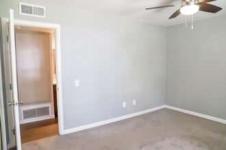 5989 Rancho Mission Rd, Unit #106 in San Diego, CA - Building Photo - Building Photo