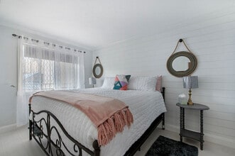 260 Southbay Dr in Naples, FL - Building Photo - Building Photo
