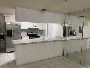 7499 SW 10th St in Miami, FL - Building Photo - Building Photo