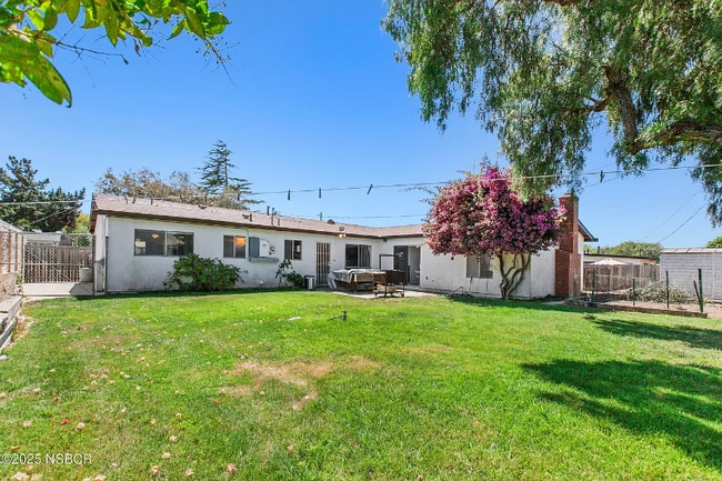 319 Jullien Dr in Orcutt, CA - Foto de edificio - Building Photo