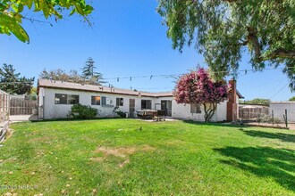 319 Jullien Dr in Orcutt, CA - Foto de edificio - Building Photo