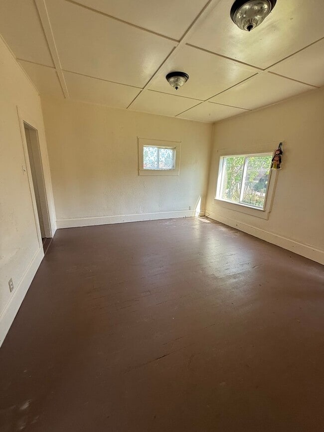 2101 Simpson Ave in Hoquiam, WA - Building Photo - Building Photo