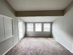 9696 Walnut St in Dallas, TX - Foto de edificio - Building Photo