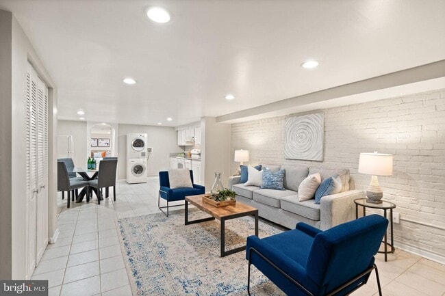 1629 Irving St NW, Unit B