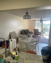 7175 Orange Dr in Davie, FL - Foto de edificio - Building Photo